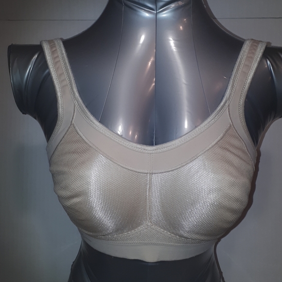 SALE!! Anita active sports bra 30E no uniboob!   2 - Picture 3 of 6